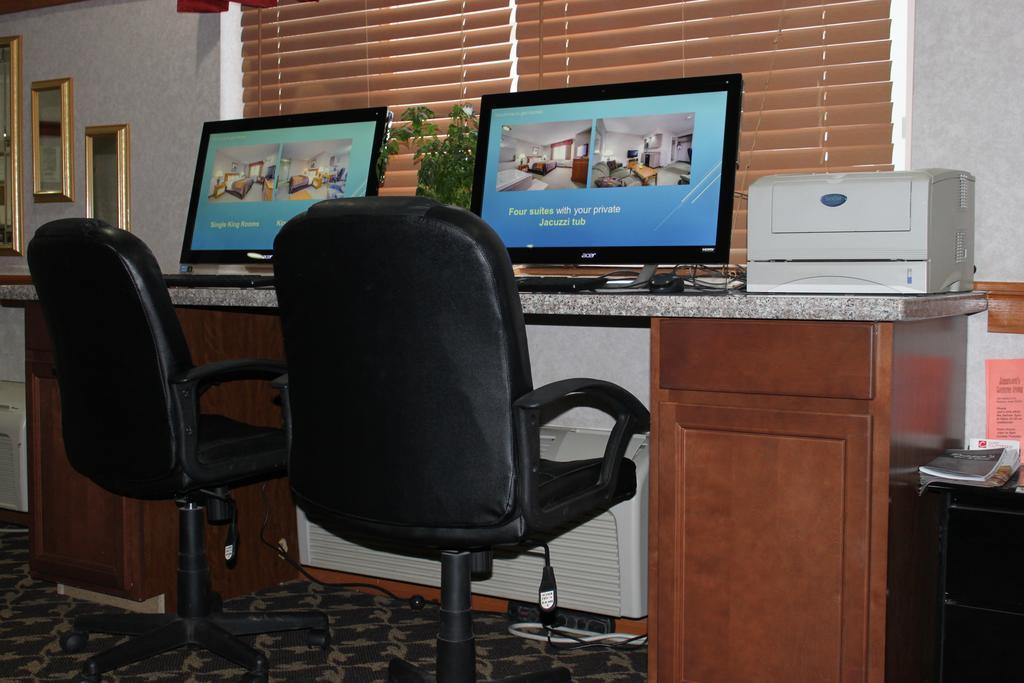 Everspring Inn & Suites Oskaloosa  Kültér fotó