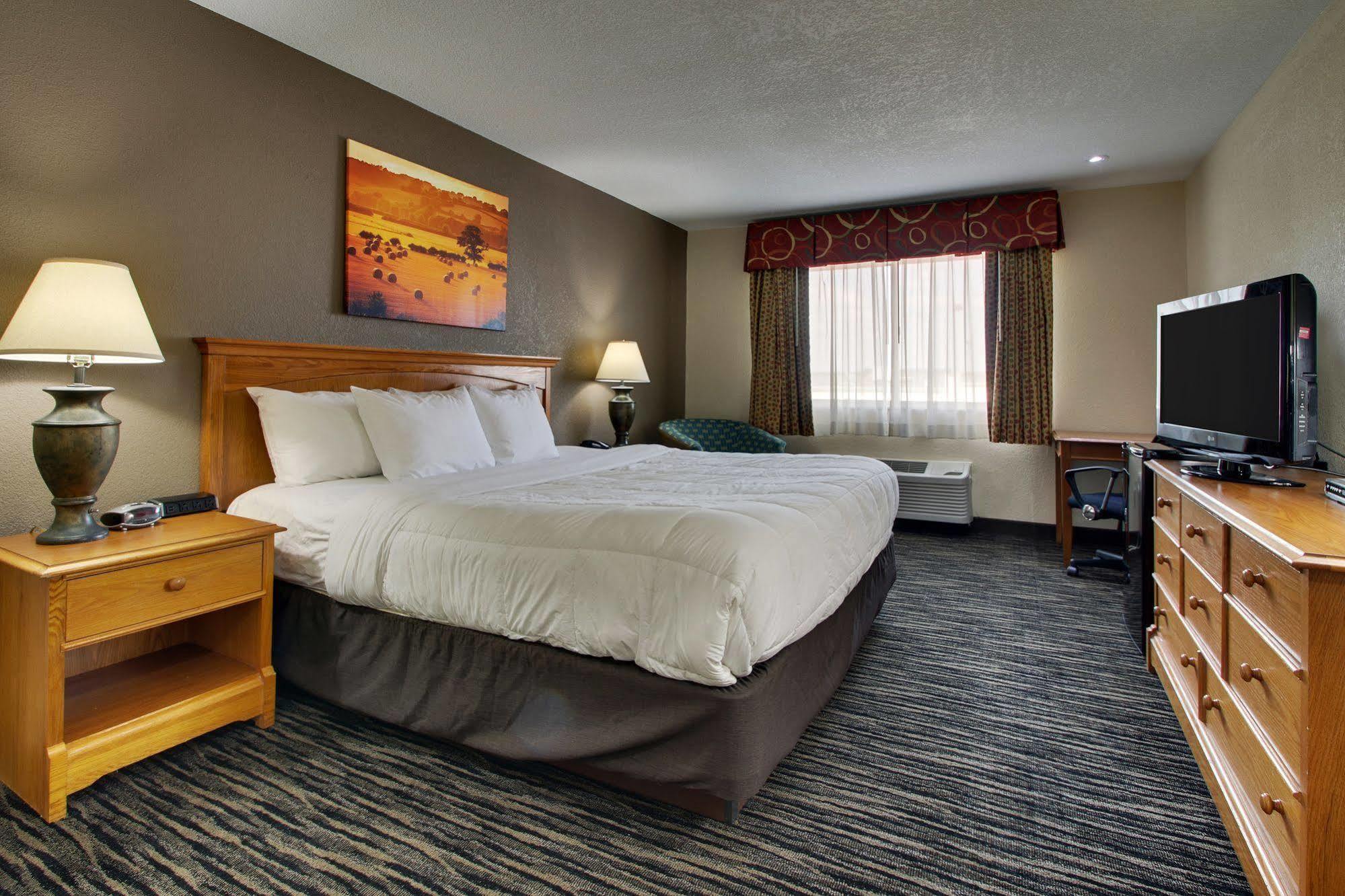 Everspring Inn & Suites Oskaloosa  Kültér fotó
