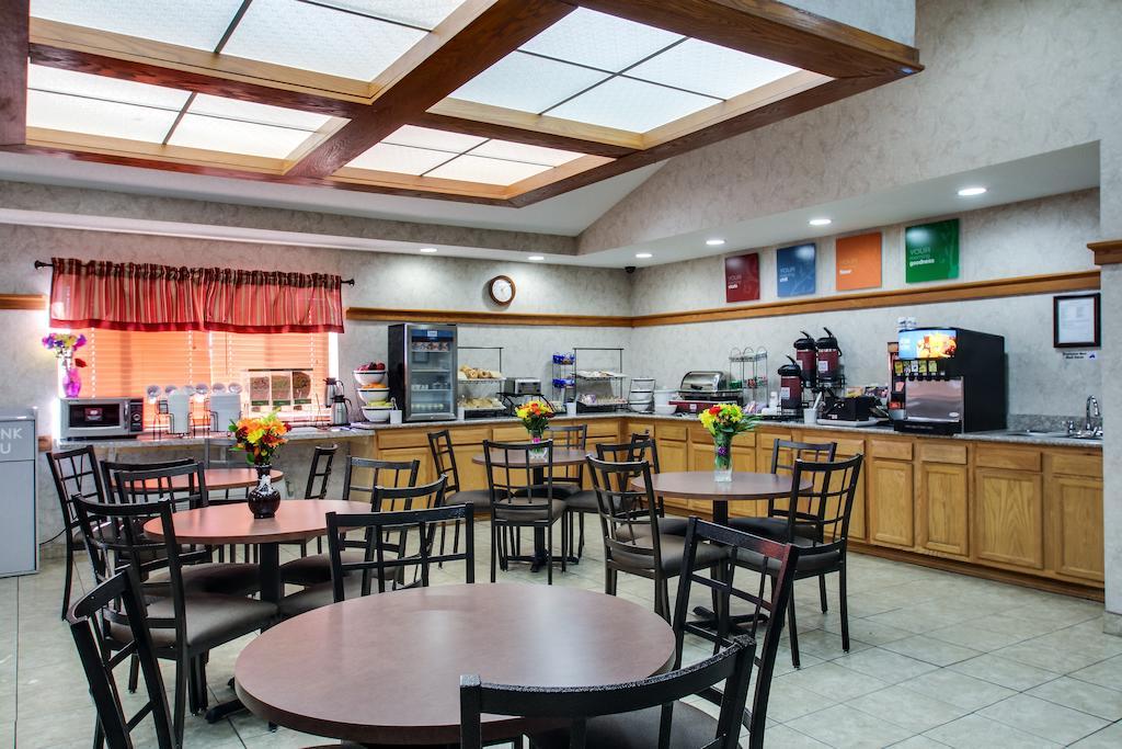 Everspring Inn & Suites Oskaloosa  Kültér fotó